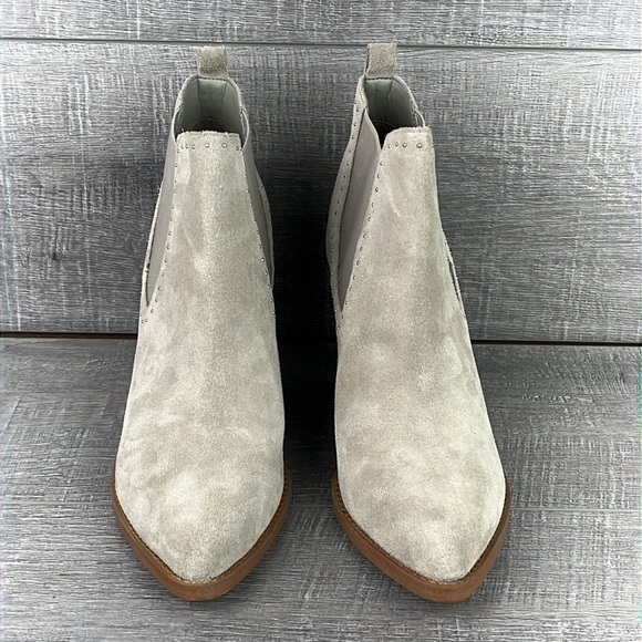 NIB Marc Fisher sz 10 Bellie cream suede ankle booties - Picture 6 of 11